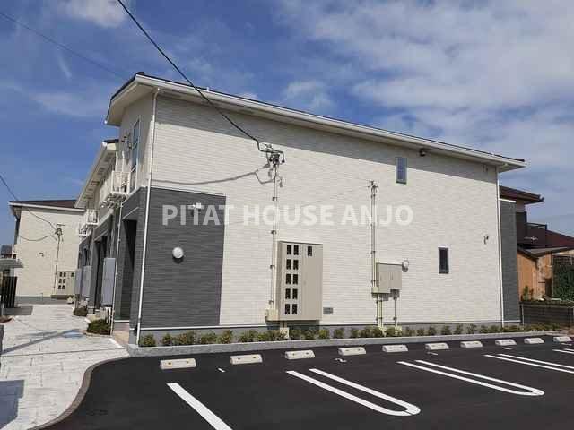 西尾駅よりバス20分 築5年1ヶ月 2階建の賃貸物件