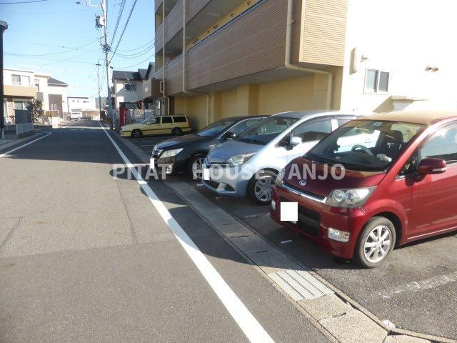 プランドール（402） 駐車場