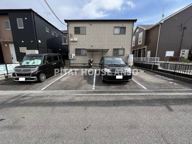 メゾンリベルテ（201） 駐車場