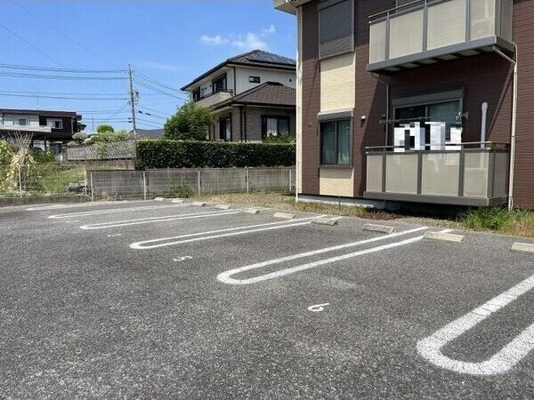 ルーチェ’S前巴（101） 駐車場