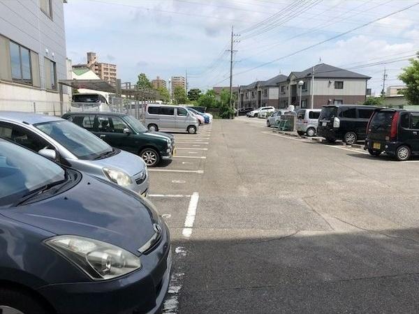 レジデンス横山（505） 駐車場
