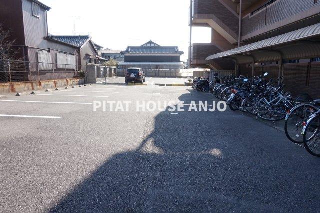 SOLE善明（6D） 駐車場