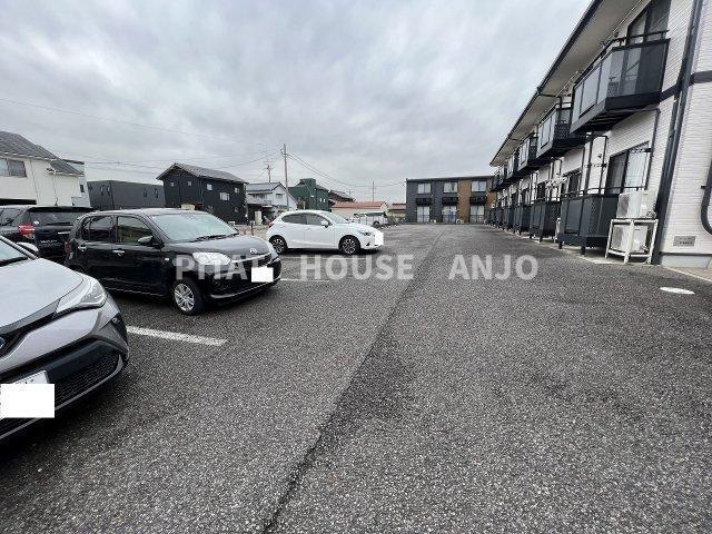 アムール西岡崎（101） 駐車場
