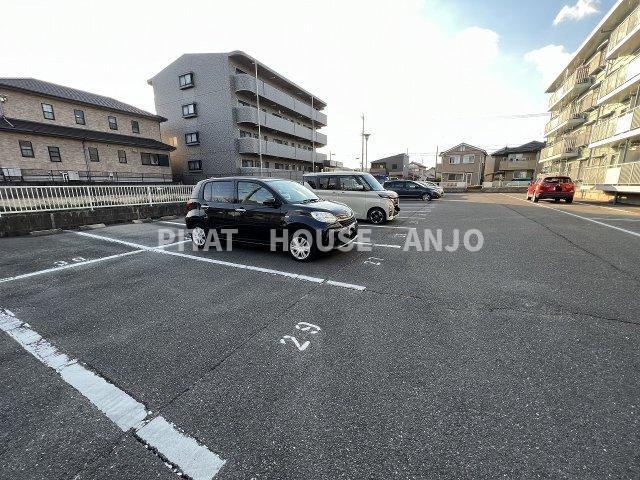 メゾン江坂（205） 駐車場