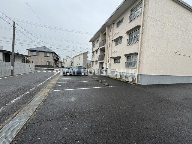 スカイタウン大山（201） 駐車場