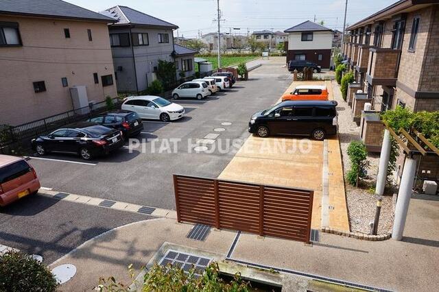 セジュールアラコ　A（202） 駐車場