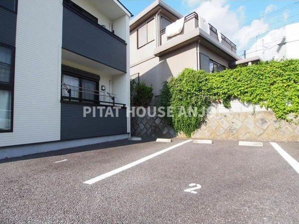 ピネータ（102） 駐車場