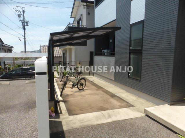 ピネータ（102） 駐車場