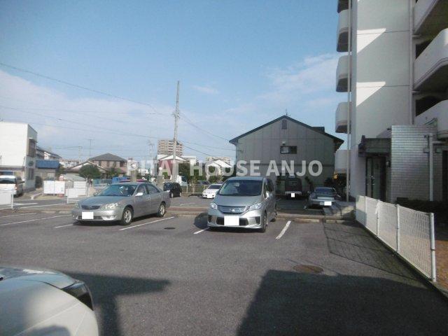 パークサイドNON・NO（402） 駐車場