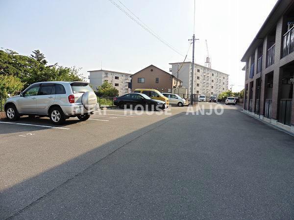 アンプルール リーブル Soleado（107） 駐車場