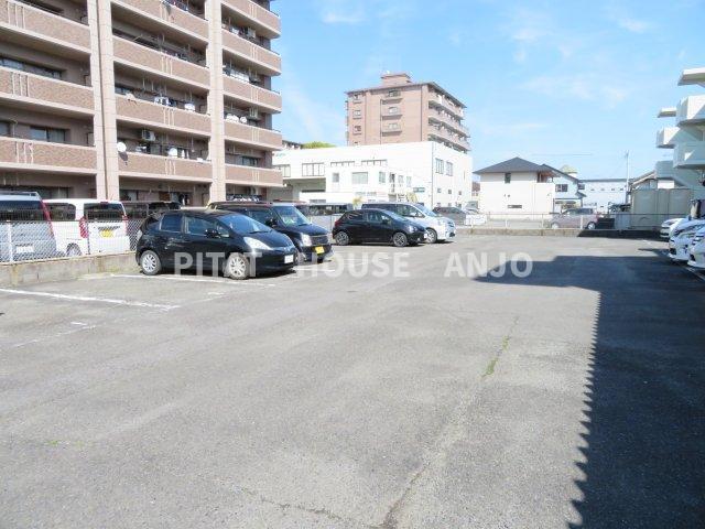 ジュネス神谷（402） 駐車場