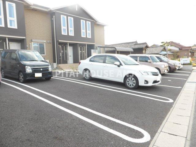 ピースタウン　ガル（203） 駐車場