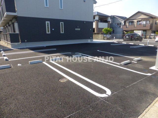 リュミエール桜木町（102） 駐車場