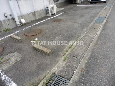 パークサイド今岡C（301） 駐車場