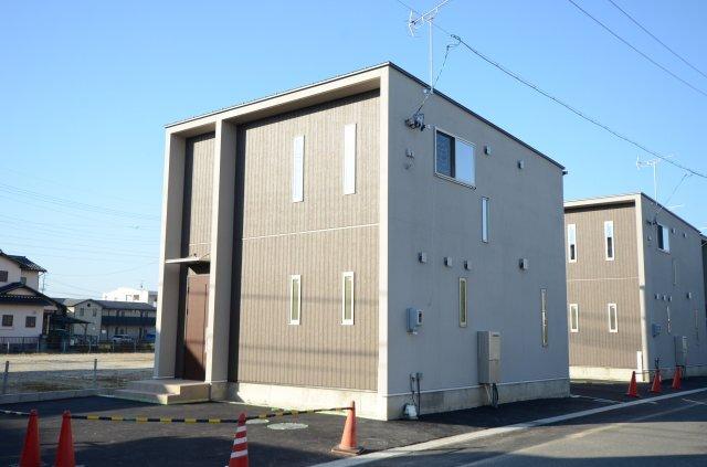 CASITA芳川（D） エントランス