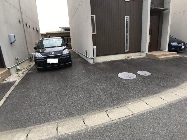 CASITA芳川（F） 駐車場
