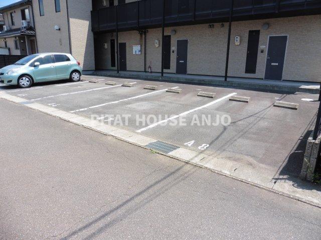 アンプルール リーブル チアフル A（102） 駐車場