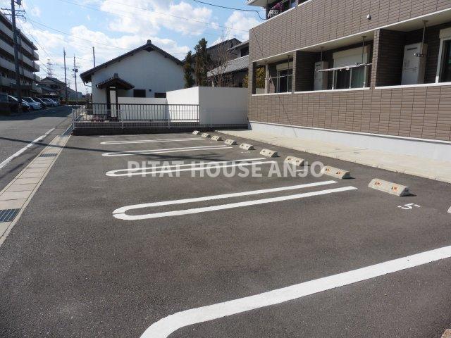 サンシャインユー（103） 駐車場