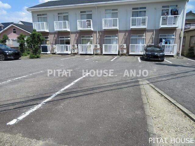 ＭＡＧＮＯＬＩＡ　ＨＯＵＳＥ（112） 駐車場