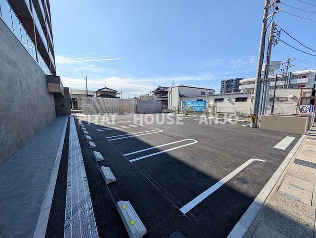 ヴィラ トルチュ東刈谷（310） 駐車場