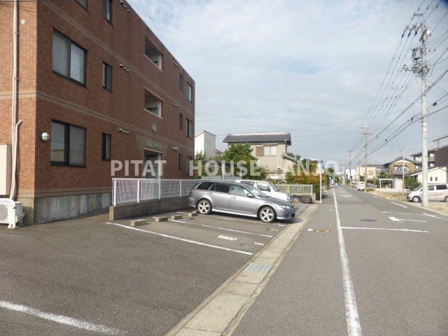 名広マンション（102） 駐車場