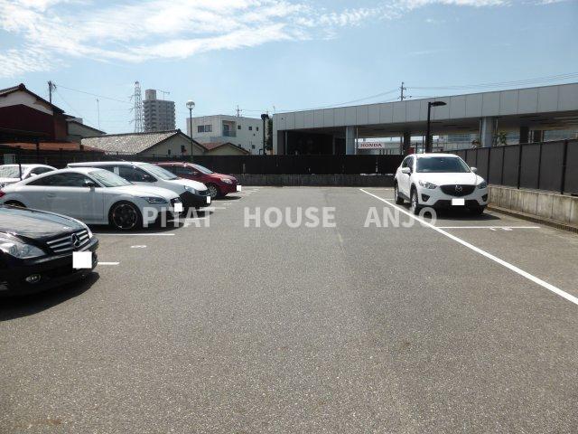 アーバンヒルズ（702） 駐車場