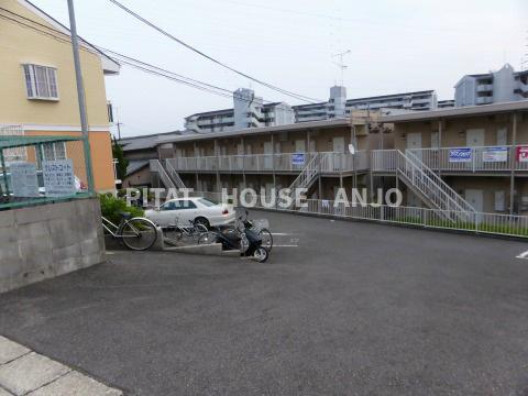クレストコートＢ（206） 駐車場
