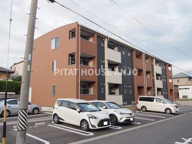 碧南中央駅より徒歩8分 築8年11ヶ月 3階建の賃貸物件