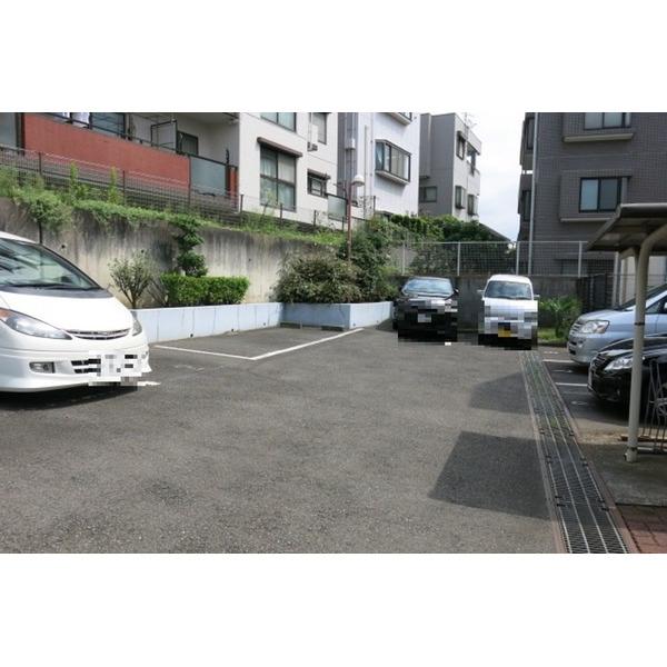 カサベルデ鷺沼（401） 駐車場