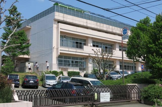 横浜市立中川西中学校：701m
