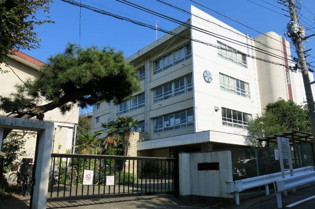 川崎市立西有馬小学校：127m