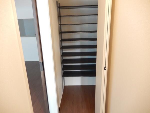 ウエストバレー皆賀（102） 収納