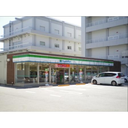 コスミック（502） 周辺環境写真8 ファミリーマート海老園店：302m