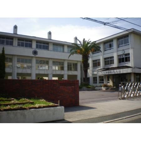 リバーサイド楽々園 周辺環境写真1 広島市立楽々園小学校：1178m