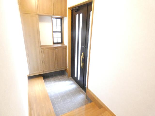 楽々園3丁目貸家 玄関