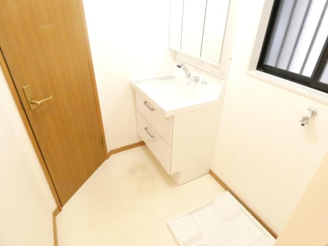 楽々園3丁目貸家 洗面