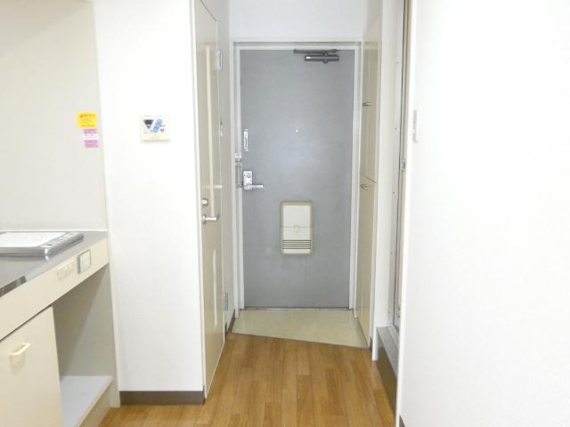アクシス翠町（404） 玄関