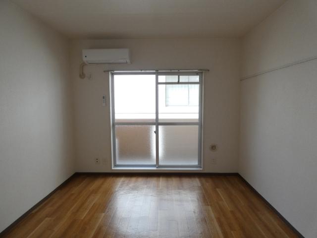 アクシス翠町（304） リビング