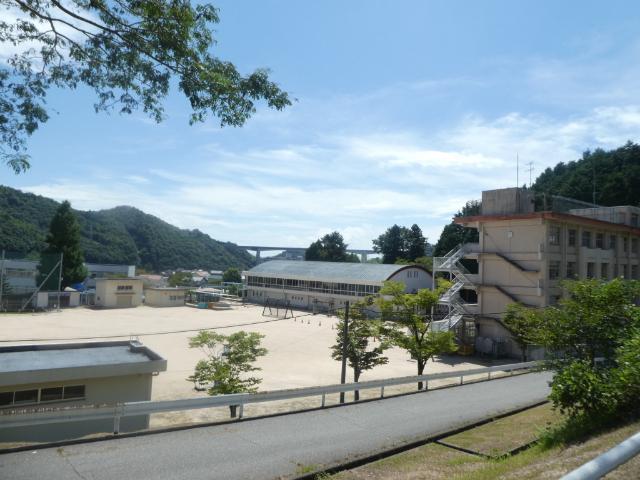 広島市立河内小学校：898m