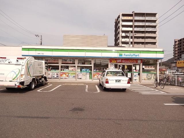 ファミリーマート八幡東二丁目店：228m