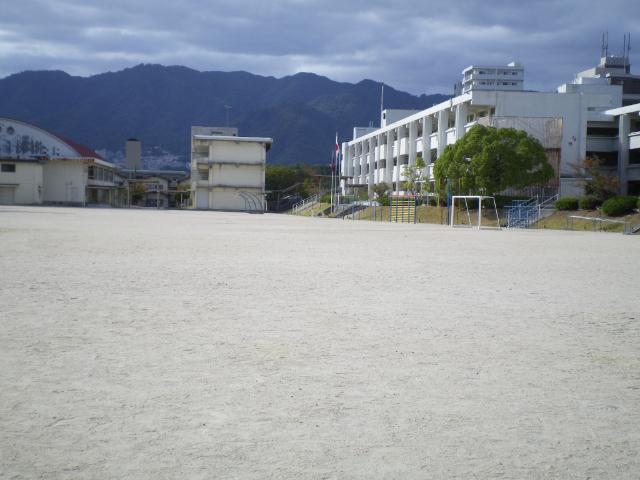 広島市立五日市東小学校：581m