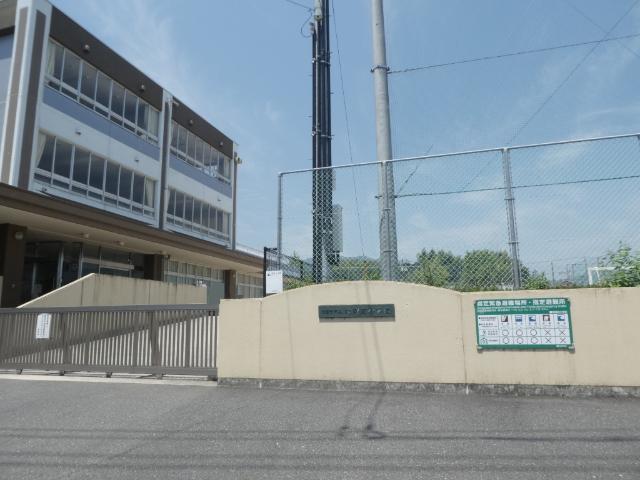廿日市市立地御前小学校：302m
