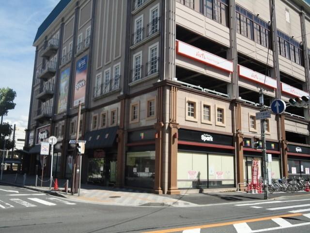 スパーク五日市駅前店：327m