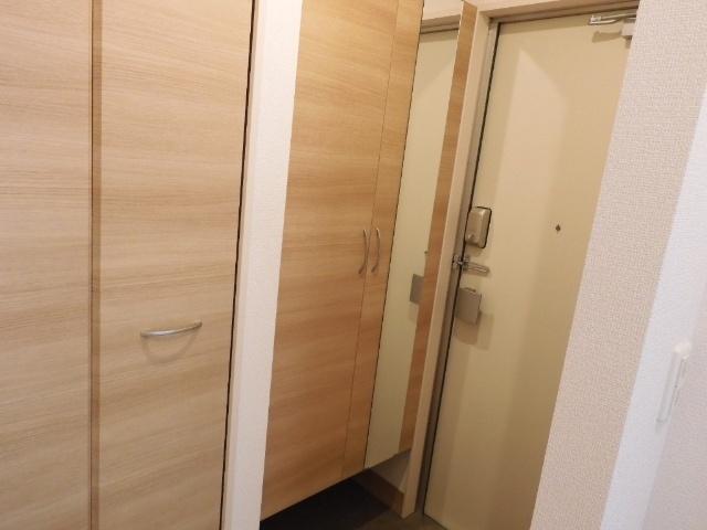 コンフォルトヒルズ（101） 玄関