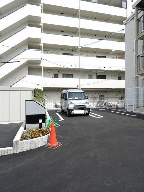ファイン　セイバリー（302） 駐車場