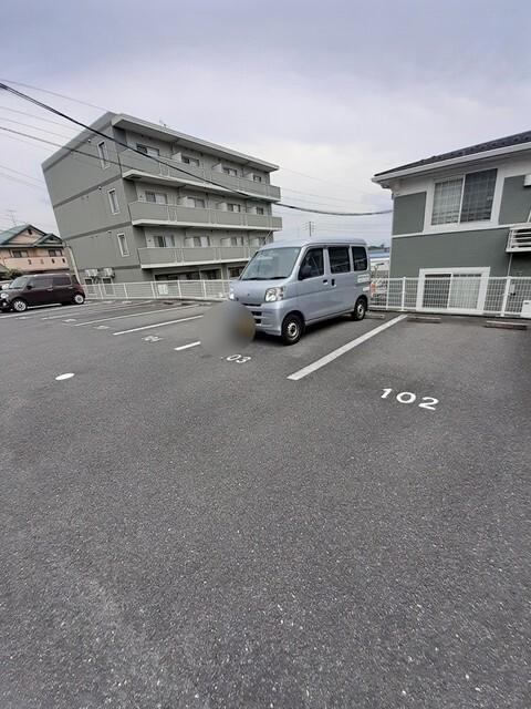 ベルグレ−ス（103） 駐車場