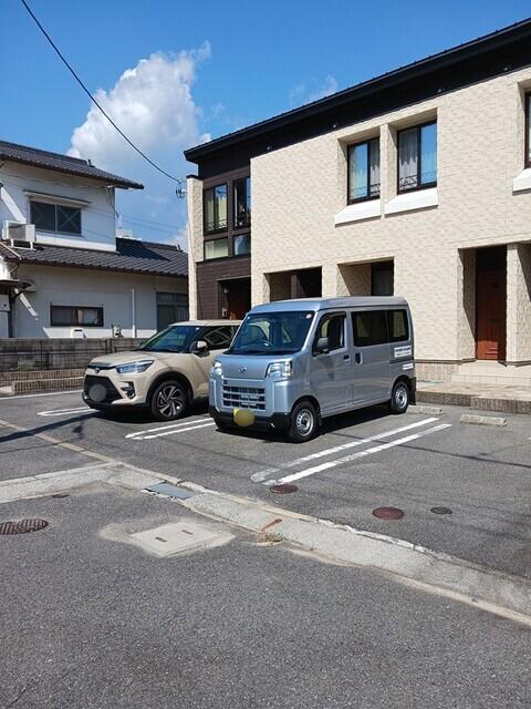 グラ−ス・エム（101） 駐車場