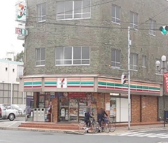 セブンイレブン：350m
