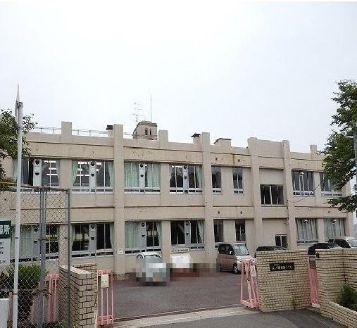 五日市観音西小学校：950m