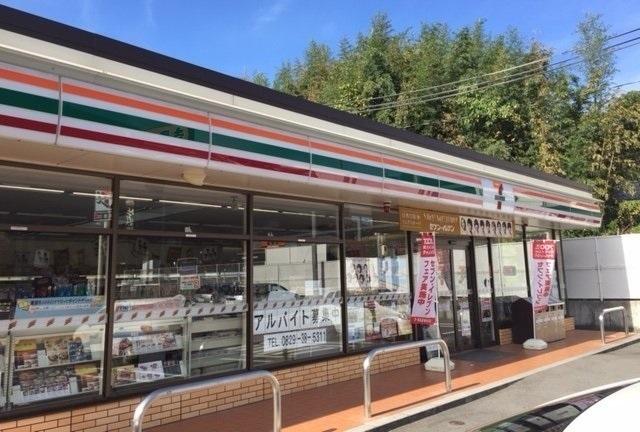 セブンイレブン：710m